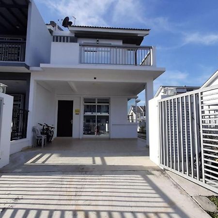 Homestay Greenway Pasir Gudang Exterior foto